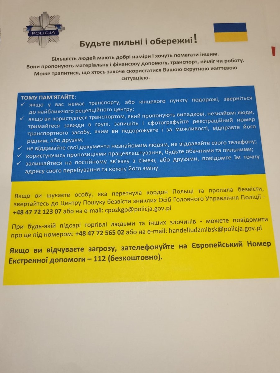 Ulotka informacyjna dla uchodźców związana z bezpieczeństwem obywateli Ukrainy stworzona przed przedstawicieli Policji w języku ukraińskim oraz w kolorze żółto-niebieskim.