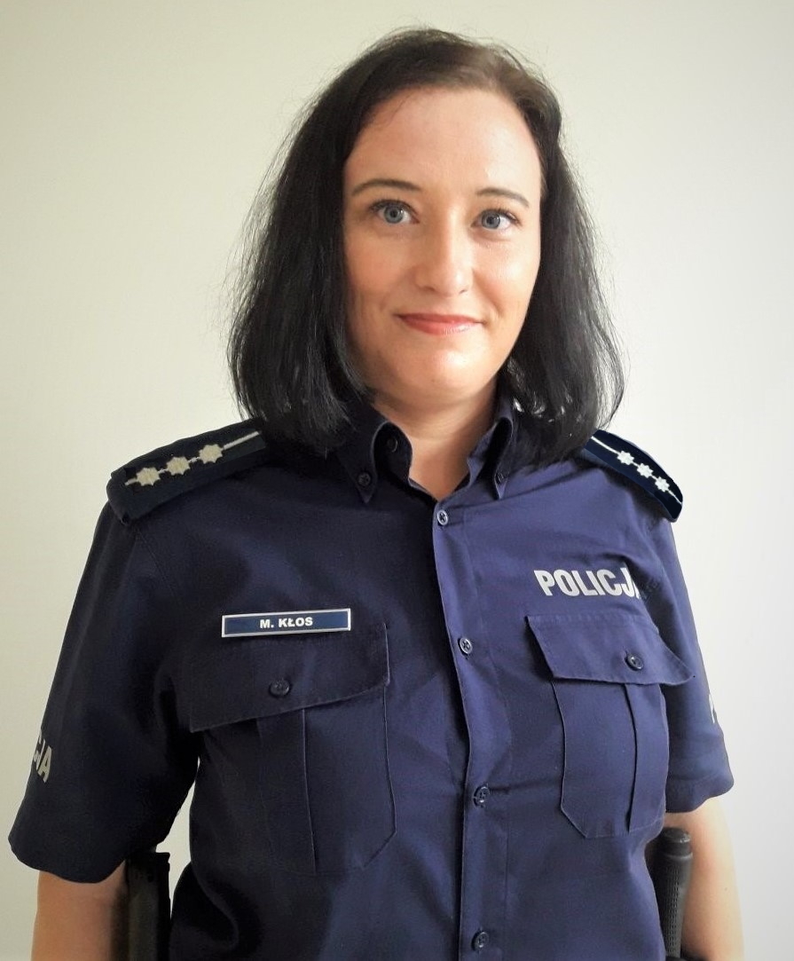 Umundurowana policjantka