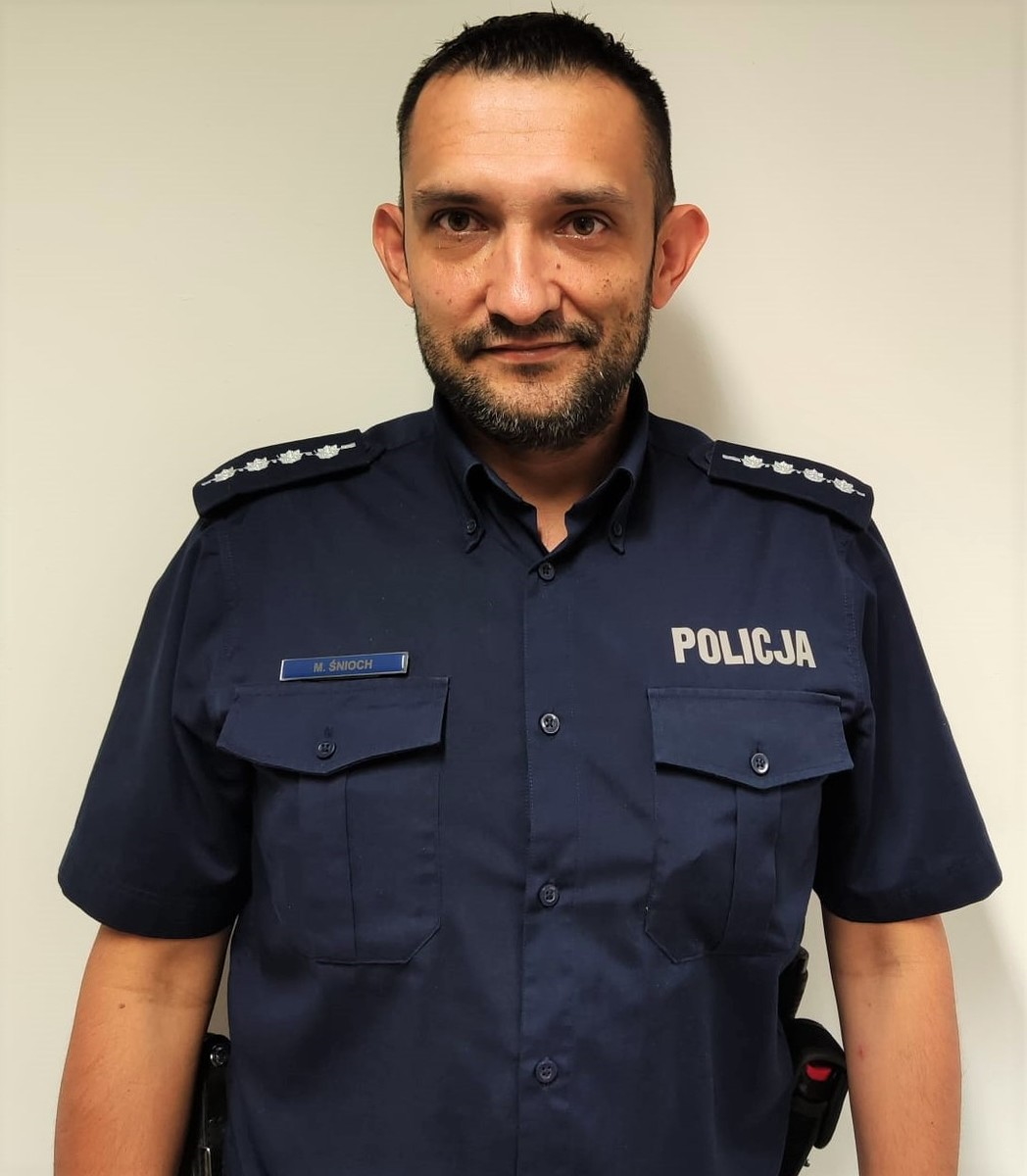 policjant na zdjęciu