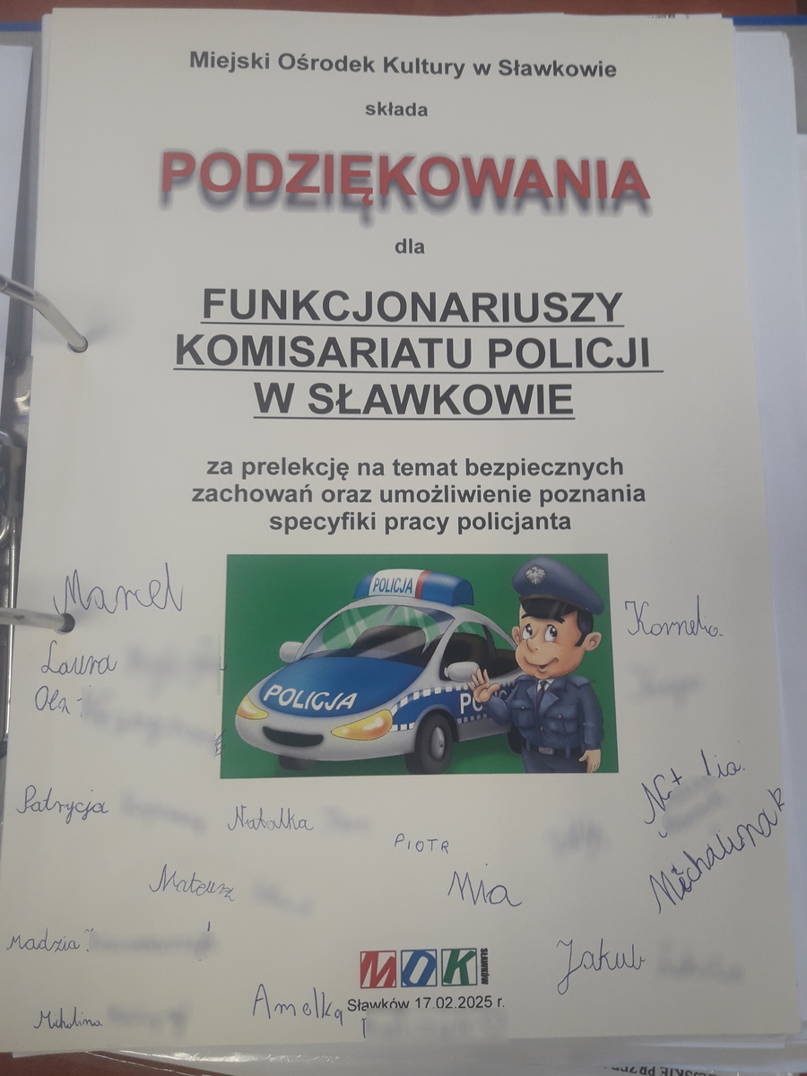 Na zdjęciu podziękowania dla policjantów.