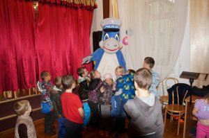 Smoczyca Klara na spotkaniu w Domu Dziecka im. Dominika Savio w Sarnowie