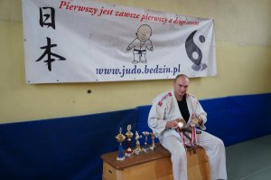 sierż. Łukasz Warmuz mistrz Ju-Jitsu w policyjnym mundurze