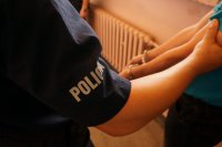 Policjanci z zatrzymanym