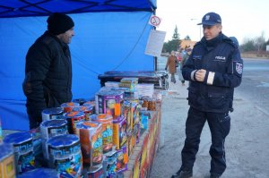 Będzińscy dzielnicowi kontrolują sprzedaż fajerwerków