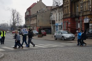 Niebieski marsz dla autyzmu w będzińskiej komendzie