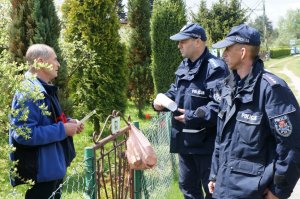 Dzielnicowi rozmawiają o bezpieczeństwie z działkowcami w ramach ogólnopolskiej akcji &quot; Dzielnicowy bliżej nas &quot;