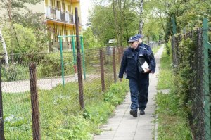 Dzielnicowi rozmawiają o bezpieczeństwie z działkowcami w ramach ogólnopolskiej akcji &quot; Dzielnicowy bliżej nas &quot;