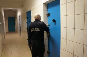 Areszt za napad z nożem na policjantów