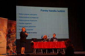 O bezpiecznej pracy za granicą - konferencja z holenderskimi policjantkami