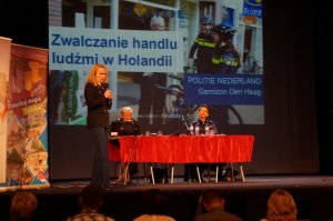 O bezpiecznej pracy za granicą - konferencja z holenderskimi policjantkami