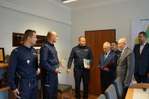 Gratulacje dla zwycięzców XXIV finału Ogólnopolskich Mistrzostw Policjantów Prewencji - Turniej Par Patrolowych &quot;Patrol Roku&quot;