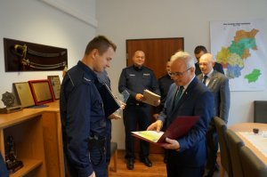 Gratulacje dla zwycięzców XXIV finału Ogólnopolskich Mistrzostw Policjantów Prewencji - Turniej Par Patrolowych &quot;Patrol Roku&quot;