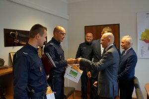 Gratulacje dla zwycięzców XXIV finału Ogólnopolskich Mistrzostw Policjantów Prewencji - Turniej Par Patrolowych &quot;Patrol Roku&quot;