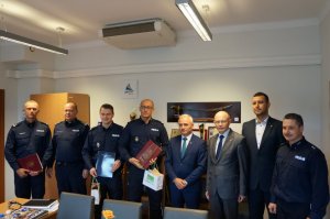 Gratulacje dla zwycięzców XXIV finału Ogólnopolskich Mistrzostw Policjantów Prewencji - Turniej Par Patrolowych &quot;Patrol Roku&quot;