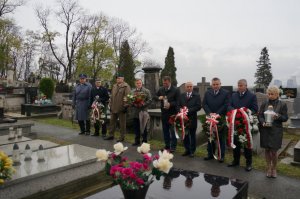 Mundurowi na grobach zasłużonych będzinian