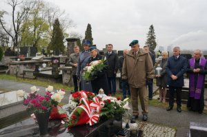 Mundurowi na grobach zasłużonych będzinian