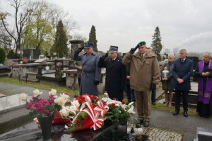 Mundurowi na grobach zasłużonych będzinian