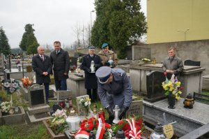 Mundurowi na grobach zasłużonych będzinian