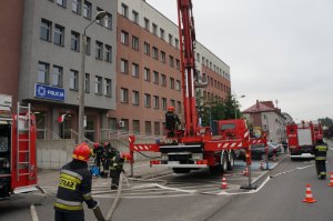 Pożar w będzińskiej komendzie - ćwiczenia służb ratowniczych