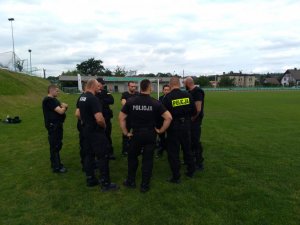 POLICJANCI NPP ĆWICZYLI NA GRODZIECKIM STADIONIE