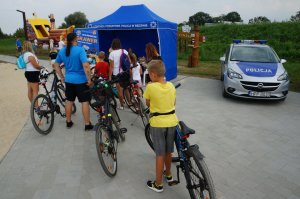 Policjanci z wizytą na będzińskiej plaży