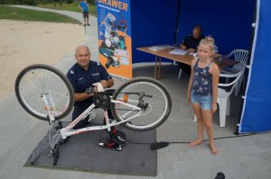 Policjanci z wizytą na będzińskiej plaży