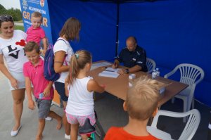 Policjanci z wizytą na będzińskiej plaży