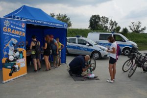 Policjanci z wizytą na będzińskiej plaży