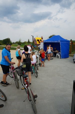 Policjanci z wizytą na będzińskiej plaży