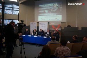 Zdjęcia z konferencji inaugurującej projekt profilaktyczny „Cyberprzestrzeń-współczesne zagrożenia”