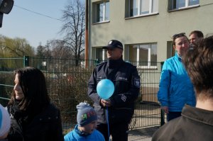 Policjant w mundurze służbowym