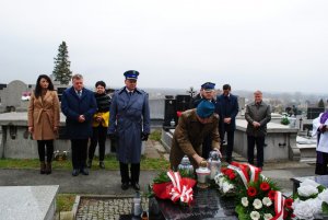 Oficjalna delegacja na grobach zasłużonych