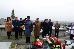 Oficjalna delegacja na grobach zasłużonych