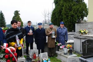 Oficjalna delegacja na grobach zasłużonych