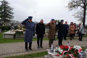 Oficjalna delegacja na grobach zasłużonych