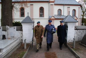 Oficjalna delegacja na grobach zasłużonych