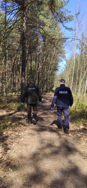 Policjanci wspólnie ze Strażą Leśną dbają o bezpieczeństwo w lasach.