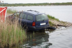 Renault megane wyciągnięty z Zalewu Pogoria IV