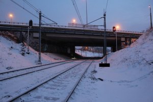 Torowisko pod wiaduktem - miejsce śmiertelnego potrącenia przez pociąg