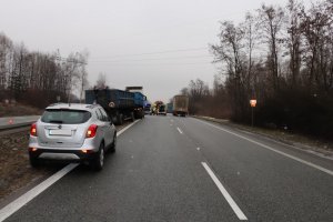 Miejsce zdarzenia drogowego na drodze karjowej nr 94 w Sławkowie