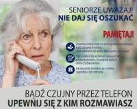 Starsza kobieta trzymająca słuchawkę telefonu stacjonarnego przy uchu, obok niej wyświetlane są podstawowe porady, co zrobić, aby nie dać się oszukać.