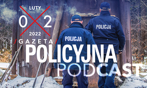 Okładka Gazety Policyjnej przedstawiająca dwóch policjantów zbliżających się do szopy.