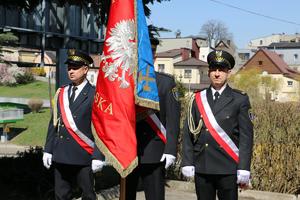 Poczet sztandarowy stworzony przez strażników miejskich z Czeladzi.