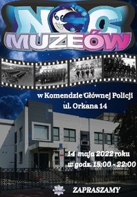 plakat promujący noc muzeów w Komendzie Głównej Policji: U góry widnieje kolorowy napis: Noc muzeów. Poniżej znajdują sie czarno białe zdjęcia funkcjonariuszy Policji Państwowej, poniżej budynek w który mieści się Biuro Edukacji Historycznej - Muzeum Policji Komendy Głównej i biały napis: w Komendzie Głównej Policji, 14 maja 2022 roku w godz. 18.00 - 22.00. Na dole znajduje się logo Policji i biały Napis: Zapraszamy