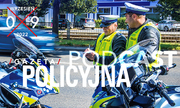 Fragment okładki wrześniowego numeru Gazety Policyjnej przedstawiający policjantów ruchu drogowego przy swoich motocyklach.