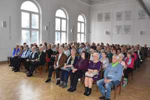 Grupa seniorów w Starostwie Powiatowym w Będzinie