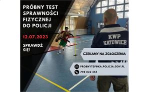 Na zdjęciu widać osobę pokonującą test sprawności fizycznej do policji oraz policyjnego instruktora, który nadzoruje przebieg próby. Na zdjęciu zamieszczono tekst: Czekamy na zgłoszenia. Sprawdź się. 12.07.2023. Próbny test sprawności fizycznej do Policji. Adres e-mail: probnytsf@ka.policja.gov.pl tel. 798 032 444