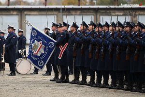 Na zdjęciu widoczna kompania honorowa oraz poczet sztandarowy.