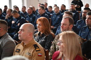 Na zdjęciu widzimy uczestników odprawy służbowej.