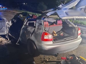Na zdjęciu samochód po wypadku.